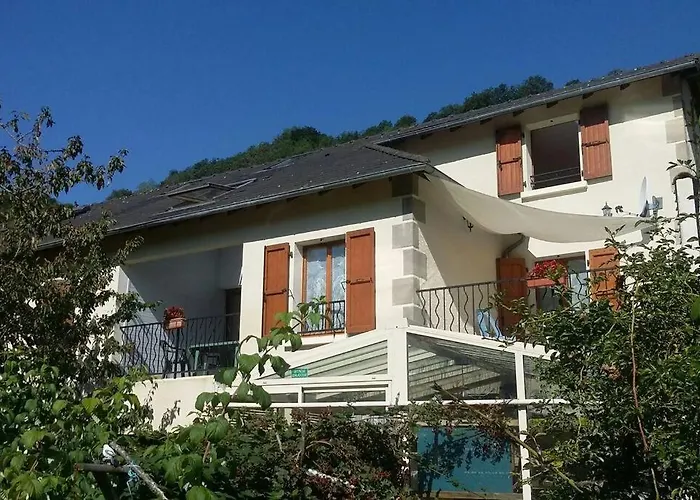 4 Personnes Vue Sur Le Des Graves - Vallee De La Jordanne,aurillac,cantal,auvergne Lascelle