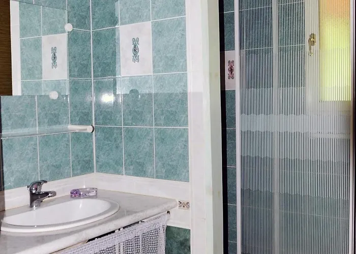 4 Personnes Vue Sur Le Des Graves - Vallee De La Jordanne,aurillac,cantal,auvergne