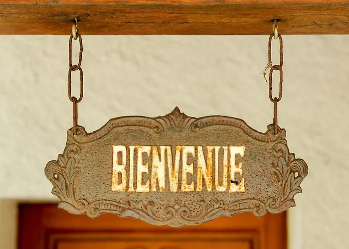 4 Personnes Vue Sur Le Des Graves - Vallee De La Jordanne,aurillac,cantal,auvergne * Lascelle