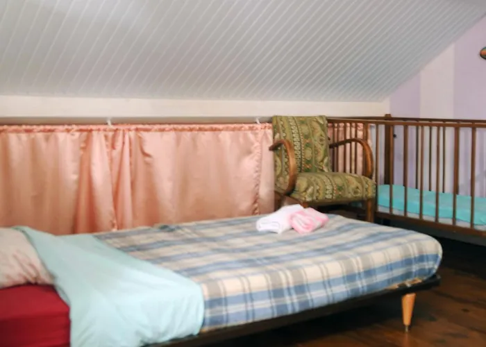 4 Personnes Vue Sur Le Des Graves - Vallee De La Jordanne,aurillac,cantal,auvergne * Lascelle